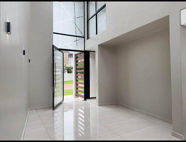 5 BEDROOM HOUSE FOR SALE IN MIDSTREAM RIDGE